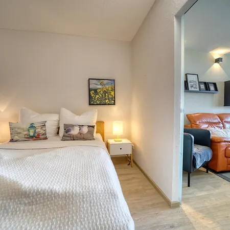 - Haus L, App 0l0205 *